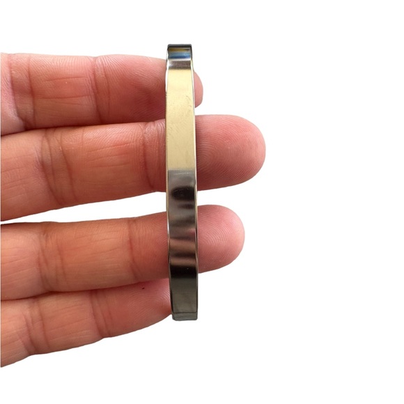 Gold Cuff Style Stackable Bangle Bracelet - Picture 4 of 5